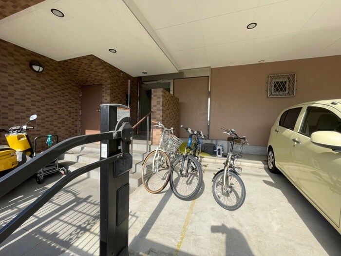 物件外観写真3　(駐輪場)