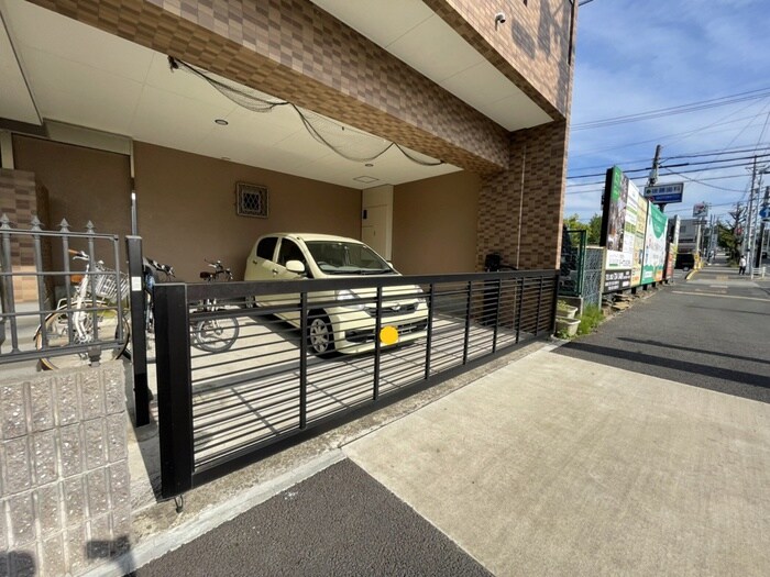 物件外観写真5　(駐車場)