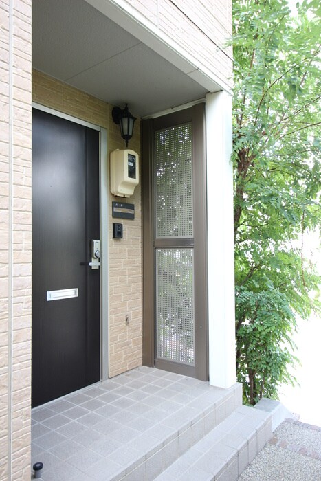 物件外観写真4　(エントランス部分)