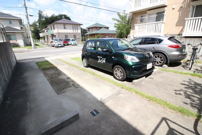 物件外観写真6　(駐車場)