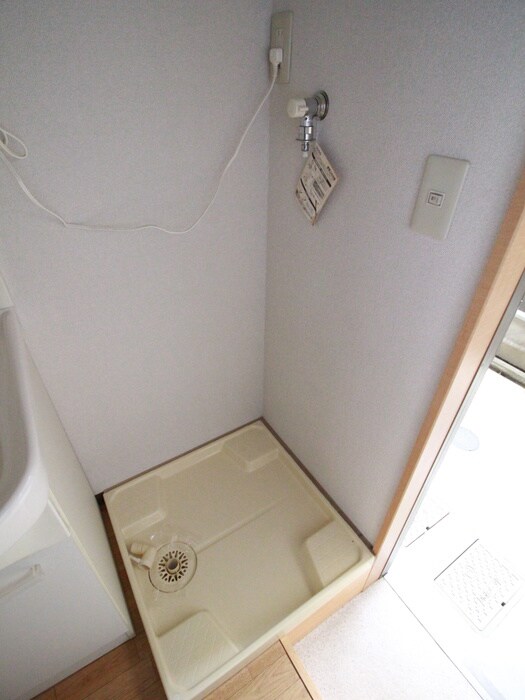 物件内観写真11　(洗濯機置場)