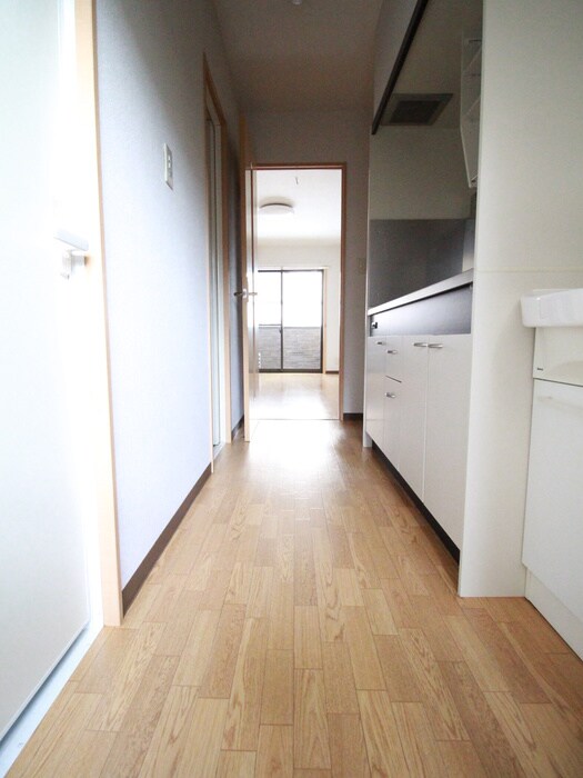 物件内観写真15　(廊下)