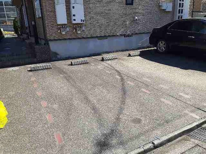 物件外観写真4　(駐車場)