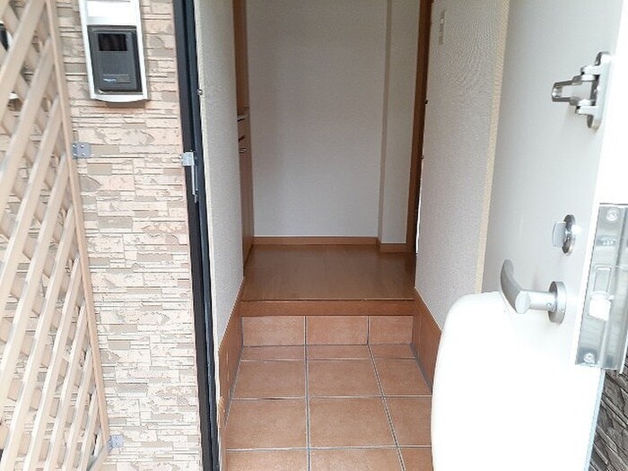 物件内観写真8　(玄関)