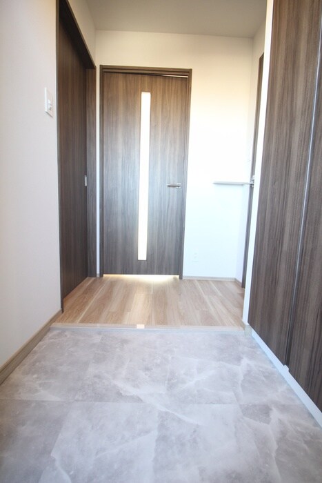 物件内観写真16　(玄関)