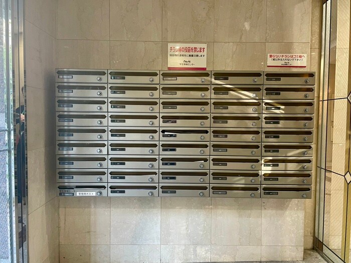 物件外観写真5　(エントランス部分)