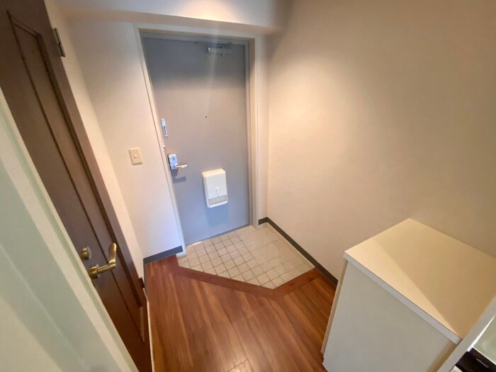 物件内観写真17　(玄関)