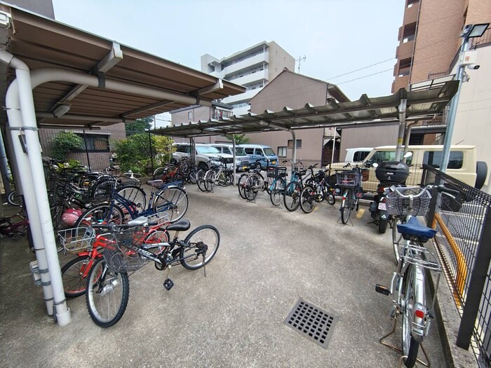 物件外観写真4　(駐輪場)