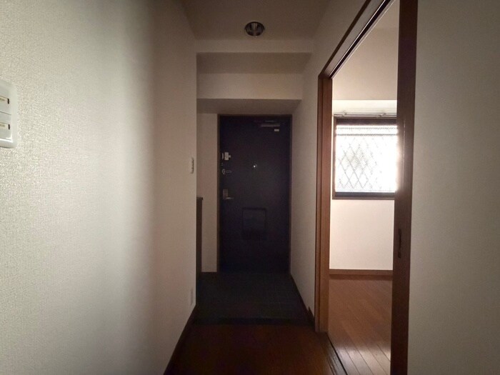 物件内観写真17　(玄関)