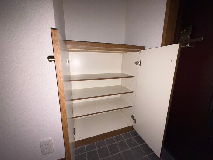 物件内観写真18　(靴箱)