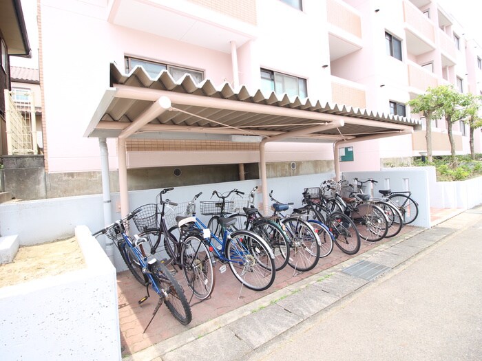 物件外観写真5　(駐輪場)