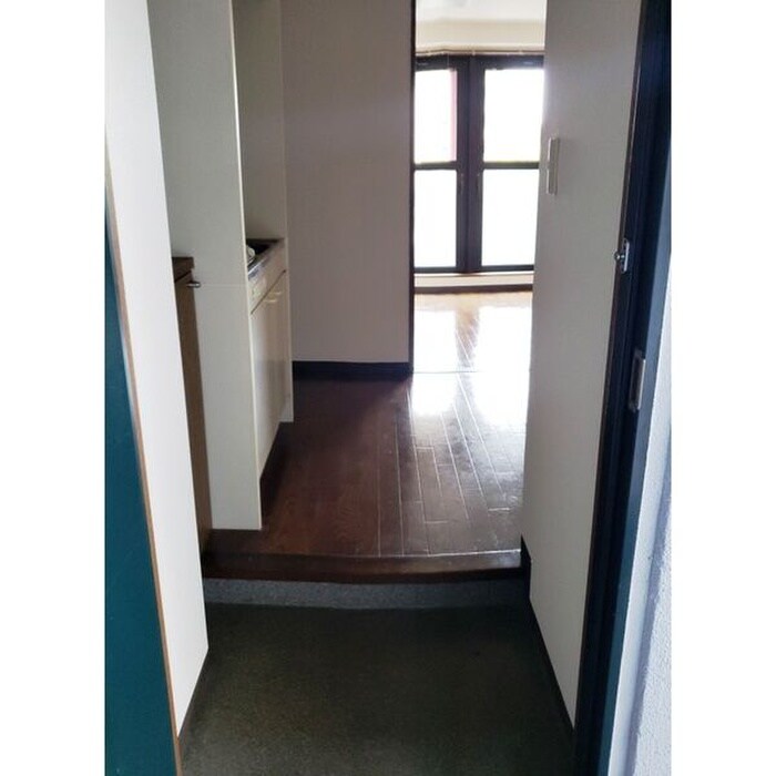 物件内観写真7　(玄関)