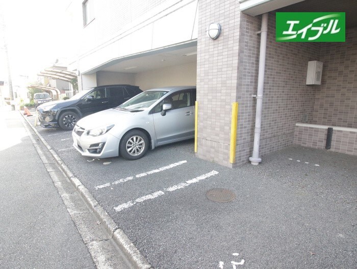 物件外観写真2　(駐車場)