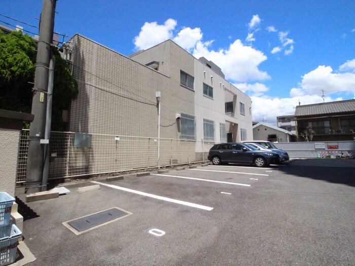 物件外観写真5　(駐車場)