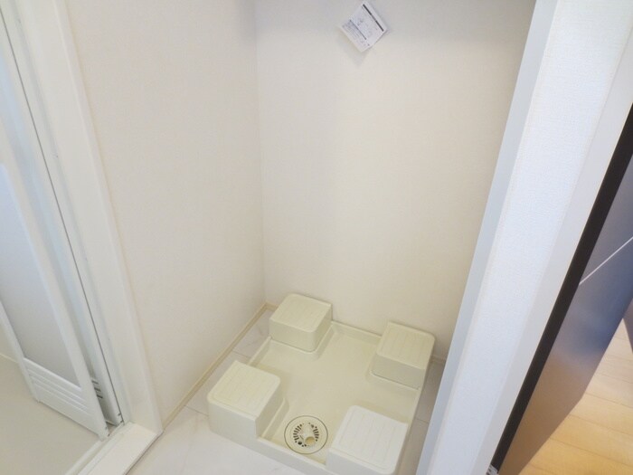 物件内観写真13　(洗濯機置場)