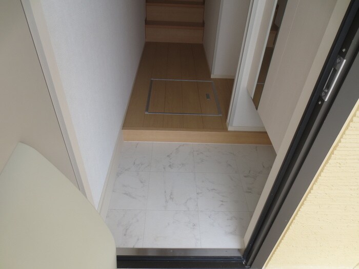 物件内観写真16　(玄関)