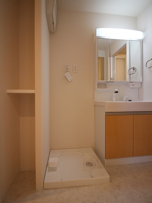 物件内観写真14　(洗濯機置場)