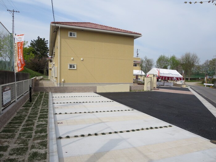 物件外観写真4　(駐車場)