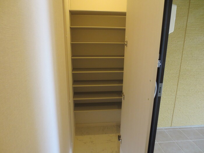 物件内観写真15　(靴箱)