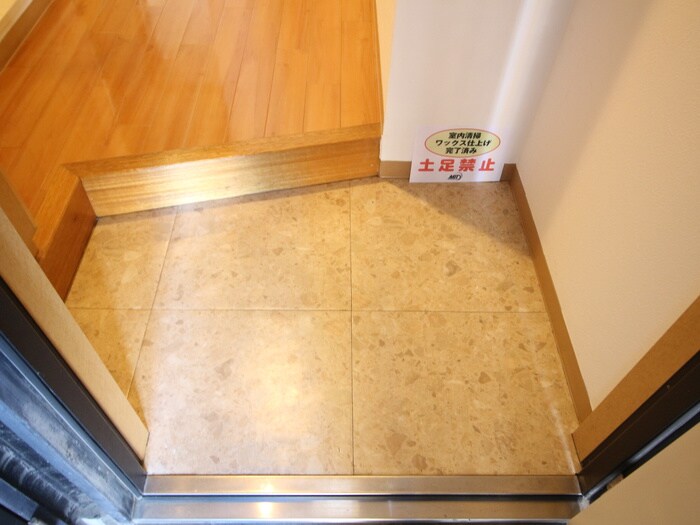 物件内観写真7　(玄関)