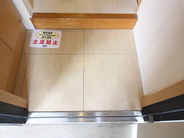 物件内観写真14　(玄関)