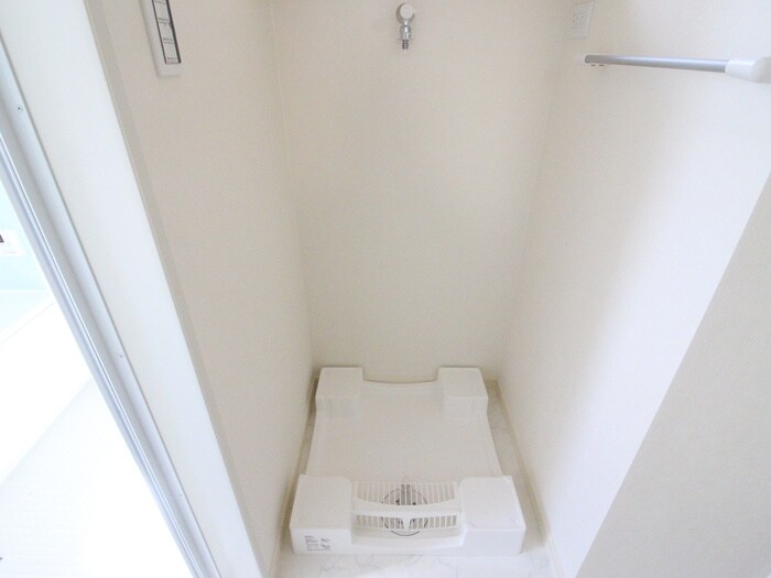 物件内観写真12　(洗濯機置場)