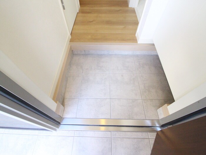 物件内観写真15　(玄関)