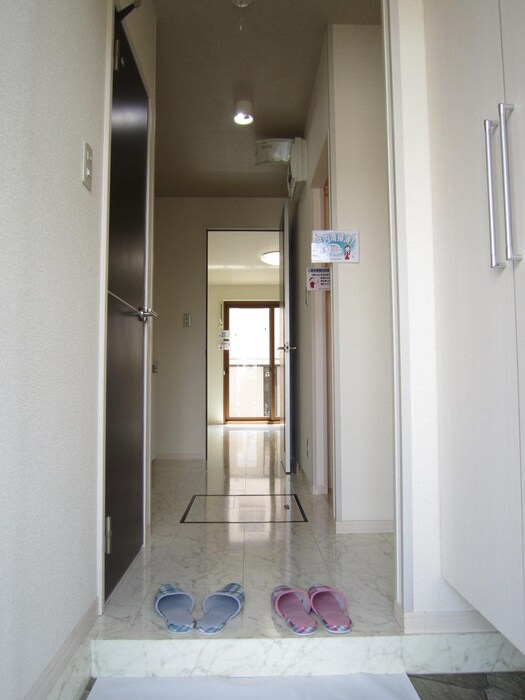 物件内観写真6　(玄関)