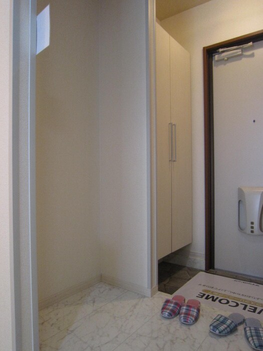 物件内観写真7　(玄関)