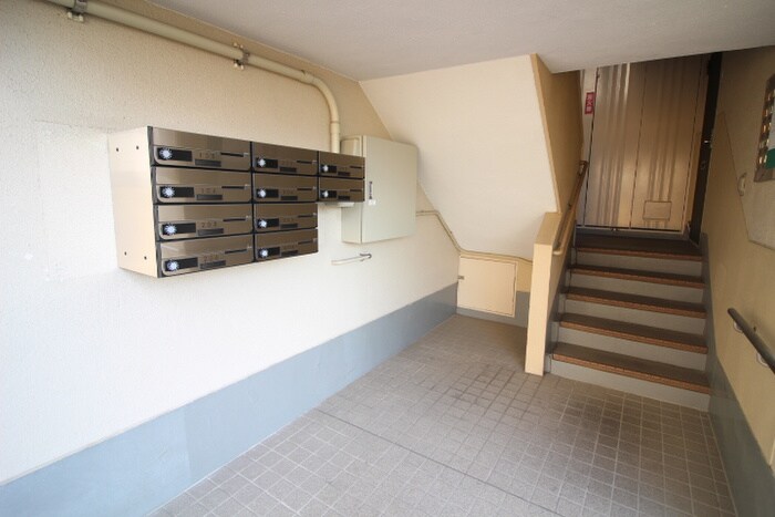 物件外観写真4　(エントランス部分)