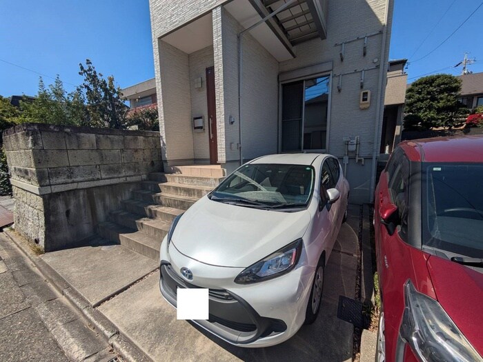 物件外観写真5　(駐車場)