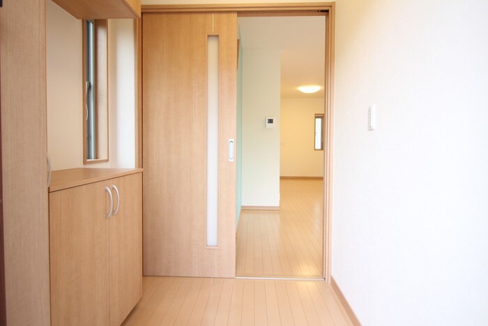 物件内観写真15　(玄関)