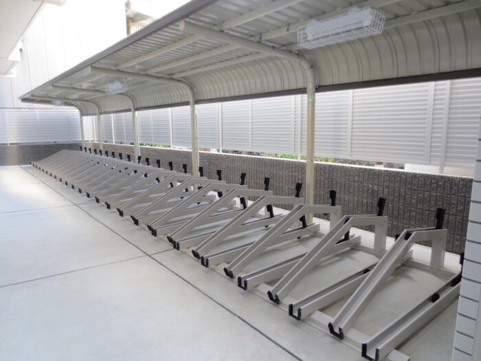 物件外観写真4　(駐輪場)