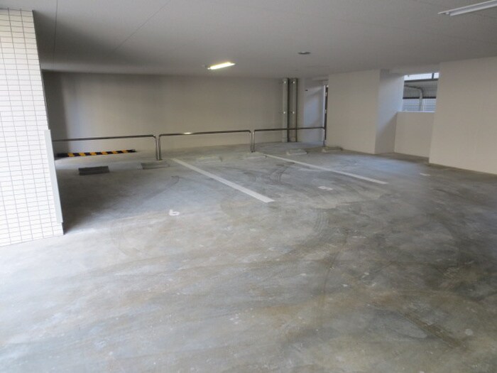 物件外観写真6　(駐車場)