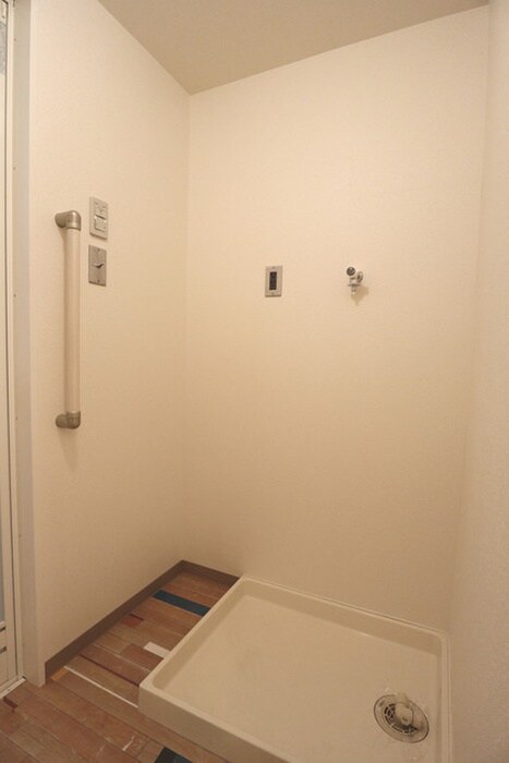 物件内観写真17　(洗濯機置場)