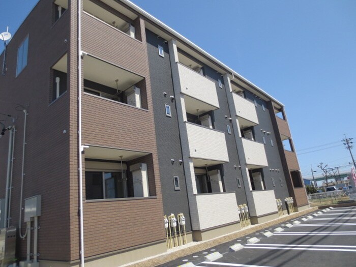 物件外観写真1　(外観写真)