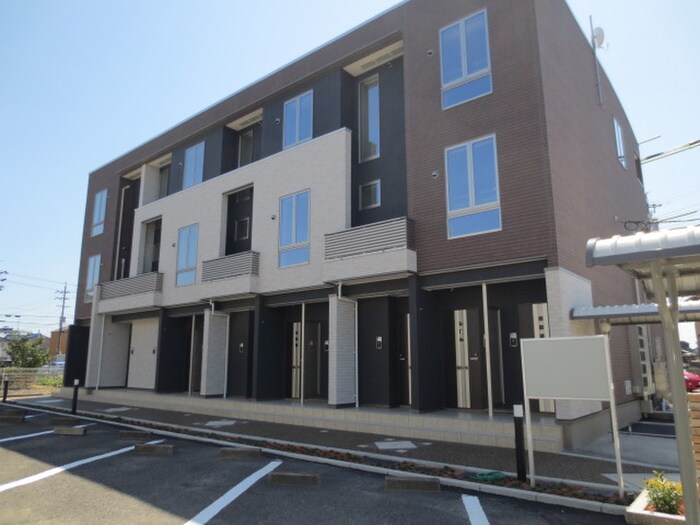 物件外観写真2　(エントランス部分)