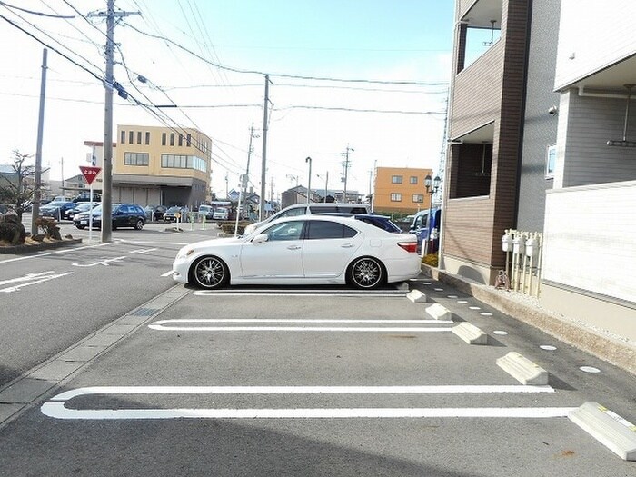 物件外観写真4　(駐車場)