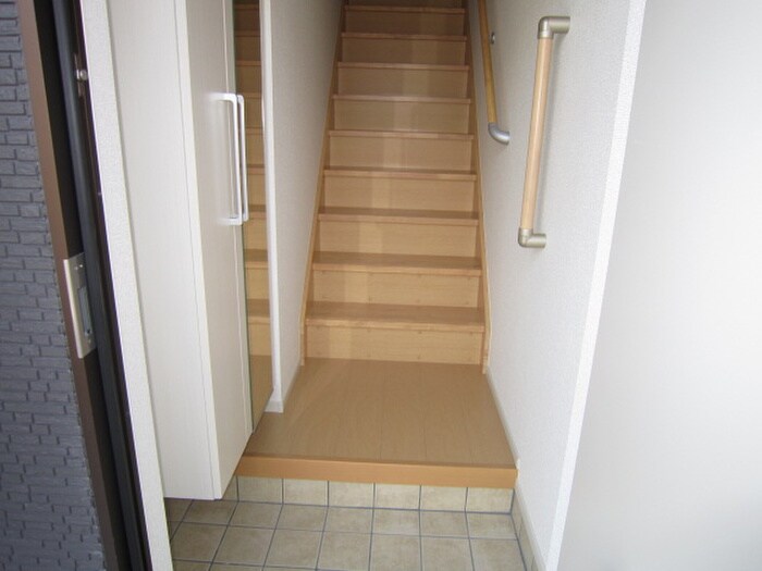 物件内観写真14　(玄関)