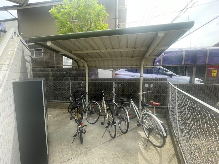 物件外観写真5　(駐輪場)
