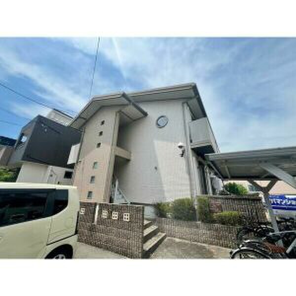 物件外観写真2　(エントランス部分)