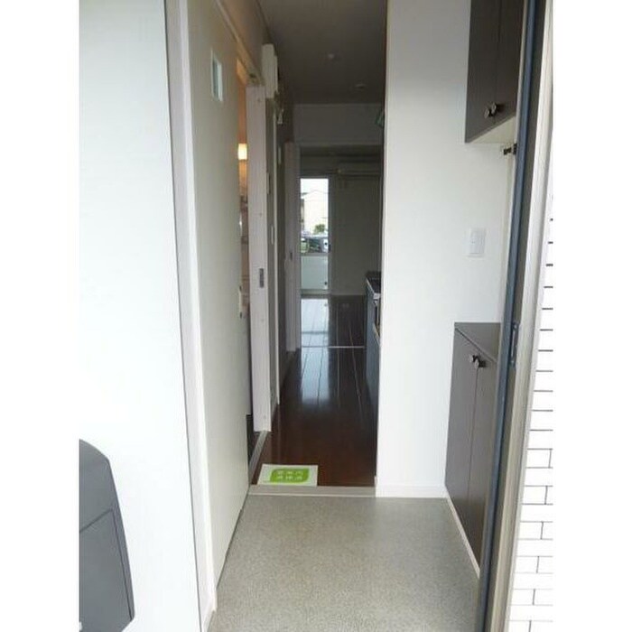 物件内観写真6　(玄関)