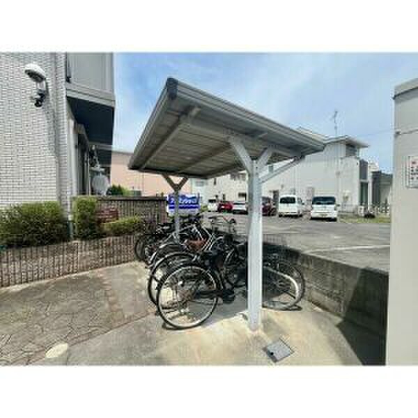 物件外観写真3　(駐輪場)