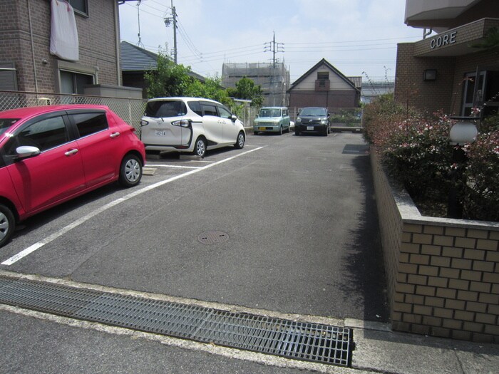 物件外観写真2　(駐車場)