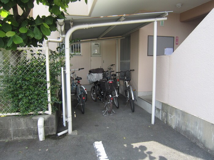 物件外観写真3　(駐輪場)