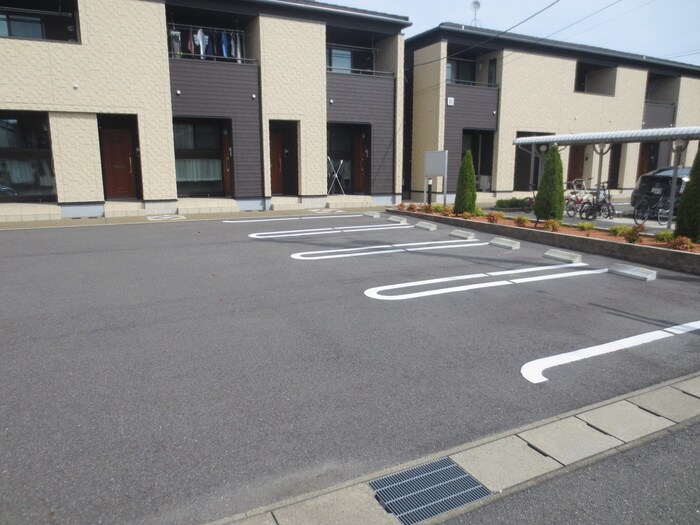 物件外観写真5　(駐車場)