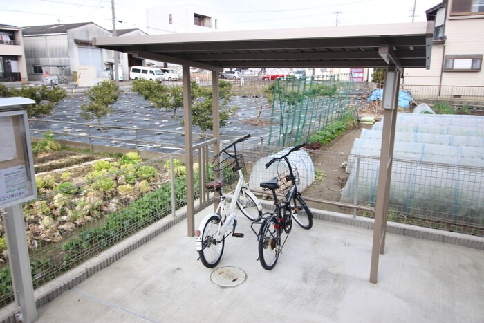 物件外観写真4　(駐輪場)