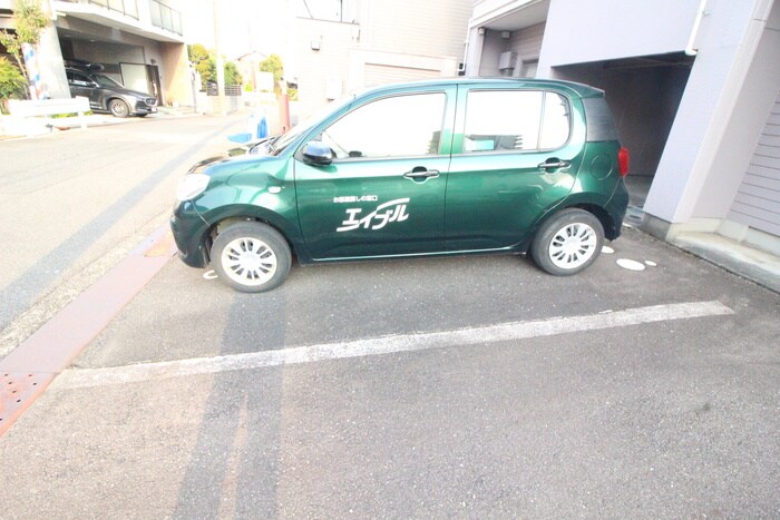 物件外観写真6　(駐車場)