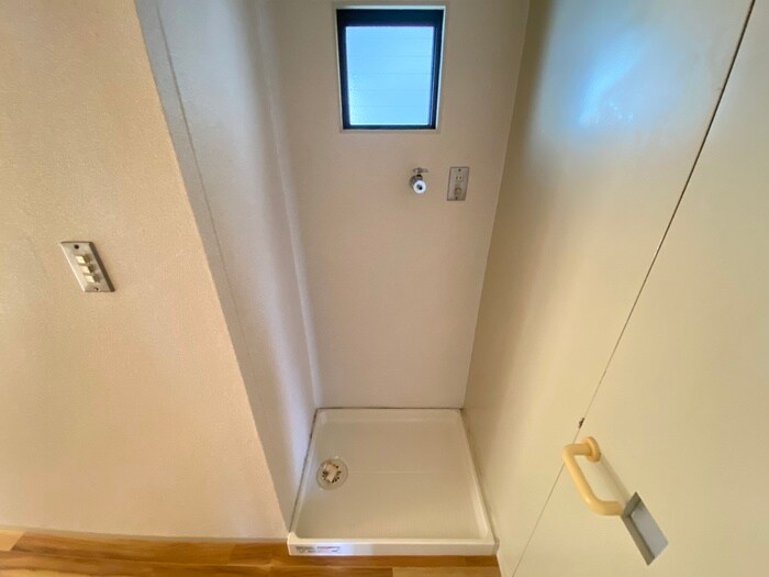 物件内観写真11　(洗濯機置場)