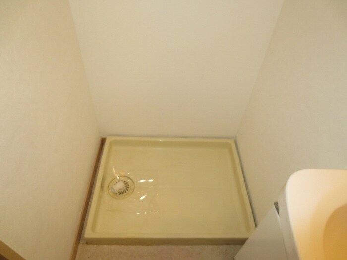 物件内観写真16　(洗濯機置場)